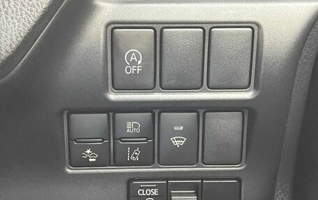 Toyota Voxy III, 2018 год, 2 400 000 рублей, 9 фотография