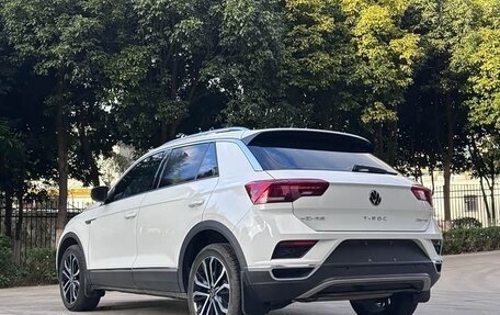 Volkswagen T-Roc I, 2023 год, 2 100 000 рублей, 4 фотография