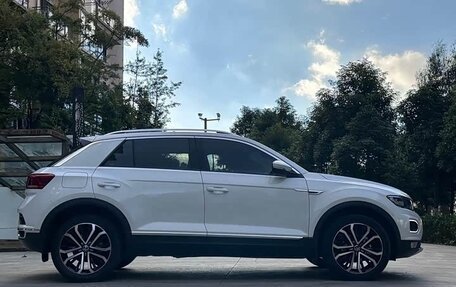 Volkswagen T-Roc I, 2023 год, 2 100 000 рублей, 5 фотография