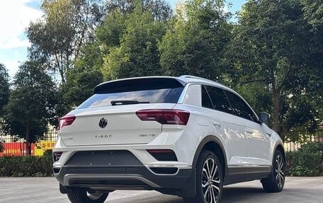 Volkswagen T-Roc I, 2023 год, 2 100 000 рублей, 3 фотография