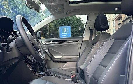 Volkswagen T-Roc I, 2023 год, 2 100 000 рублей, 13 фотография