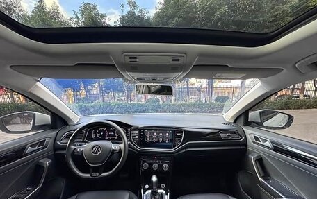 Volkswagen T-Roc I, 2023 год, 2 100 000 рублей, 14 фотография