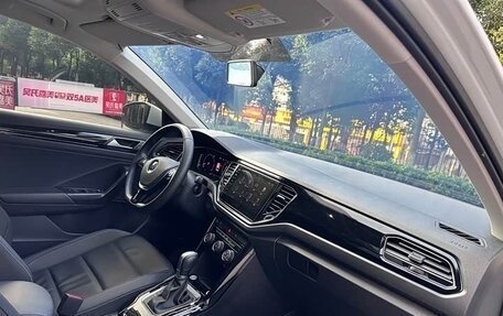 Volkswagen T-Roc I, 2023 год, 2 100 000 рублей, 10 фотография