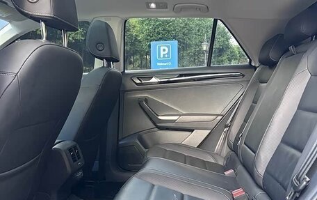 Volkswagen T-Roc I, 2023 год, 2 100 000 рублей, 15 фотография