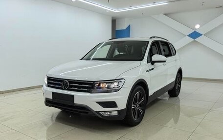 Volkswagen Tiguan II, 2021 год, 1 450 000 рублей, 1 фотография