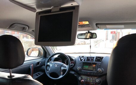 Toyota Highlander III, 2011 год, 2 250 000 рублей, 15 фотография