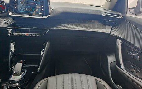 Peugeot 2008 II, 2022 год, 995 325 рублей, 21 фотография