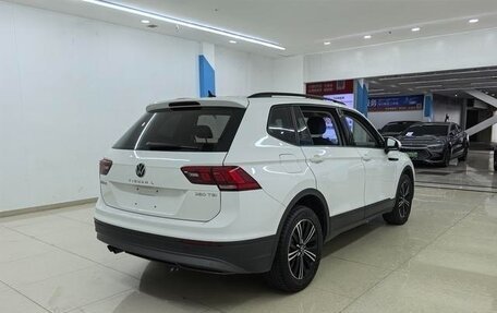 Volkswagen Tiguan II, 2021 год, 1 450 000 рублей, 5 фотография
