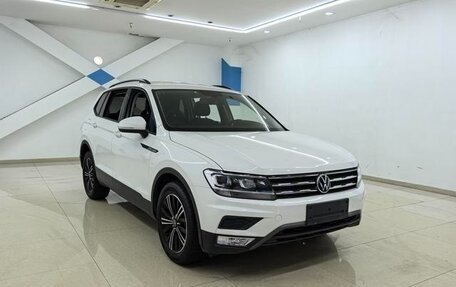 Volkswagen Tiguan II, 2021 год, 1 450 000 рублей, 2 фотография