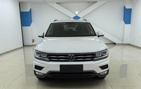 Volkswagen Tiguan II, 2021 год, 1 450 000 рублей, 3 фотография