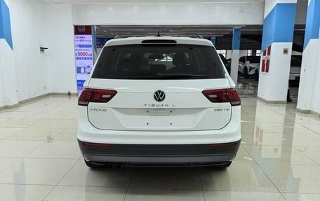 Volkswagen Tiguan II, 2021 год, 1 450 000 рублей, 4 фотография