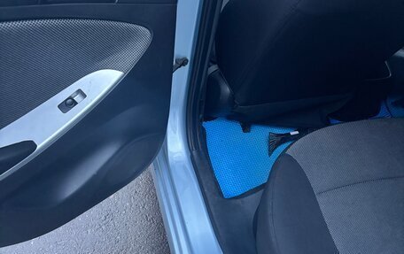 Hyundai Solaris II рестайлинг, 2011 год, 735 000 рублей, 2 фотография