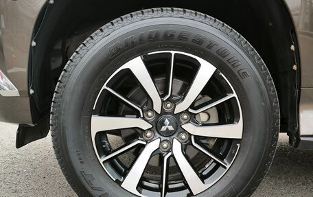 Mitsubishi Pajero Sport III рестайлинг, 2017 год, 3 500 000 рублей, 12 фотография