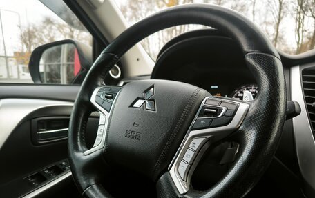 Mitsubishi Pajero Sport III рестайлинг, 2017 год, 3 500 000 рублей, 14 фотография