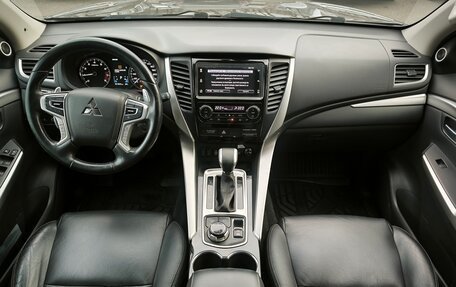 Mitsubishi Pajero Sport III рестайлинг, 2017 год, 3 500 000 рублей, 13 фотография
