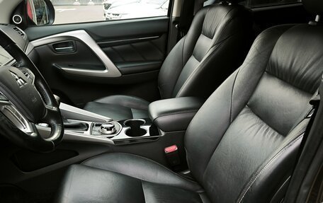 Mitsubishi Pajero Sport III рестайлинг, 2017 год, 3 500 000 рублей, 21 фотография