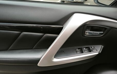 Mitsubishi Pajero Sport III рестайлинг, 2017 год, 3 500 000 рублей, 19 фотография