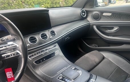 Mercedes-Benz E-Класс, 2021 год, 2 850 000 рублей, 1 фотография