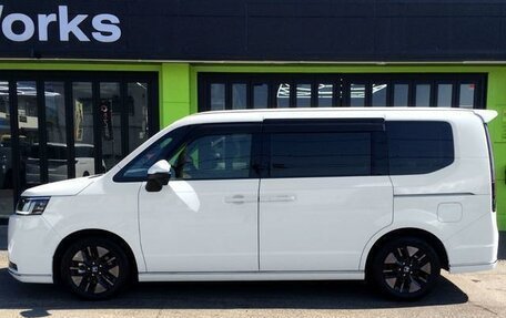 Honda Stepwgn, 2022 год, 2 050 000 рублей, 3 фотография