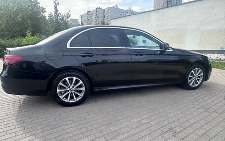 Mercedes-Benz E-Класс, 2021 год, 2 850 000 рублей, 22 фотография