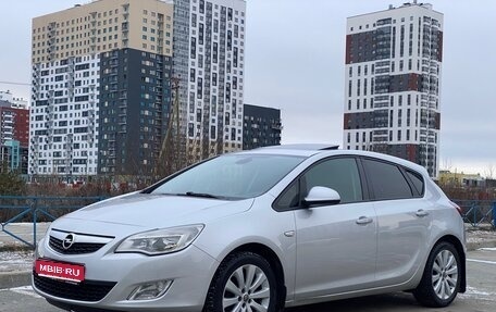Opel Astra J, 2011 год, 770 000 рублей, 1 фотография