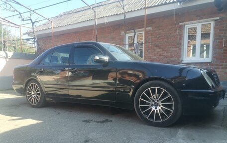 Mercedes-Benz E-Класс, 2001 год, 200 000 рублей, 3 фотография