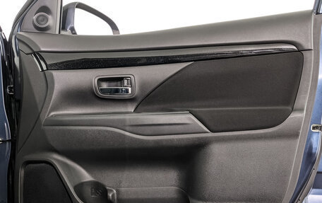 Mitsubishi Outlander III рестайлинг 3, 2019 год, 2 280 000 рублей, 25 фотография