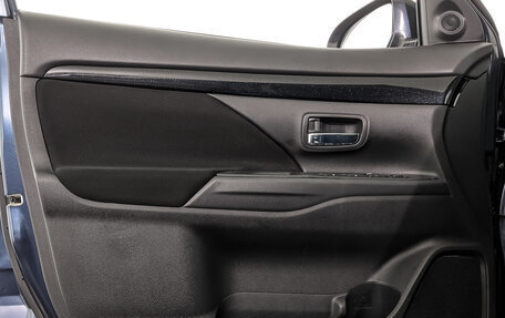 Mitsubishi Outlander III рестайлинг 3, 2019 год, 2 280 000 рублей, 19 фотография