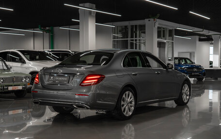 Mercedes-Benz E-Класс, 2020 год, 3 190 000 рублей, 5 фотография