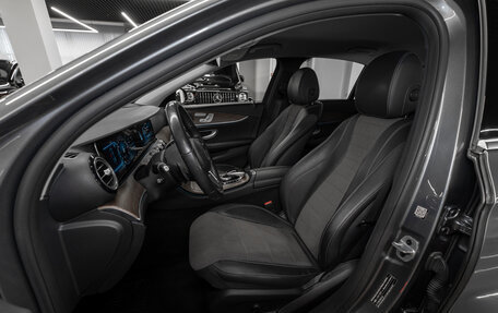 Mercedes-Benz E-Класс, 2020 год, 3 190 000 рублей, 8 фотография