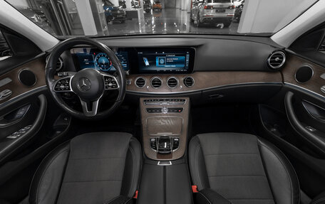 Mercedes-Benz E-Класс, 2020 год, 3 190 000 рублей, 7 фотография