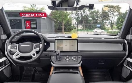 Land Rover Defender II, 2023 год, 13 701 587 рублей, 10 фотография