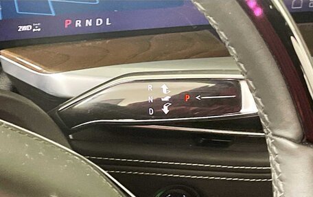 Cadillac Escalade V, 2025 год, 19 770 780 рублей, 16 фотография