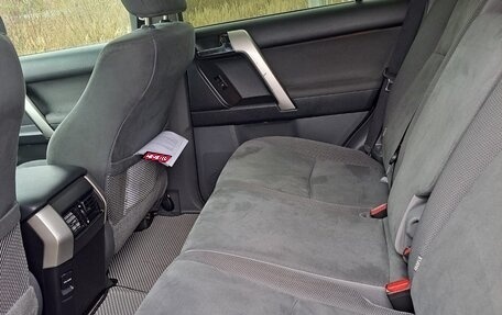 Toyota Land Cruiser Prado 150 рестайлинг 2, 2013 год, 2 750 000 рублей, 11 фотография