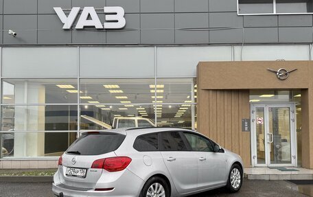 Opel Astra J, 2011 год, 720 000 рублей, 3 фотография