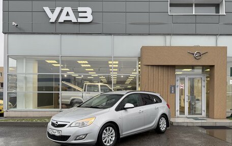 Opel Astra J, 2011 год, 720 000 рублей, 2 фотография