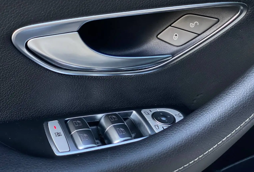 Mercedes-Benz E-Класс W213, 2018 год, 1 760 000 рублей, 28 фотография