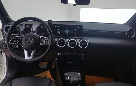 Mercedes-Benz A-Класс, 2021 год, 1 870 000 рублей, 10 фотография