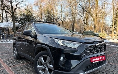 Toyota RAV4, 2019 год, 2 980 000 рублей, 3 фотография
