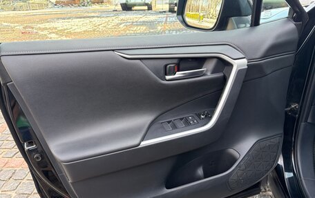 Toyota RAV4, 2019 год, 2 980 000 рублей, 21 фотография