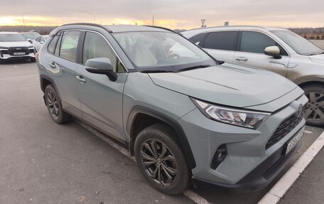 Toyota RAV4, 2022 год, 4 000 000 рублей, 2 фотография