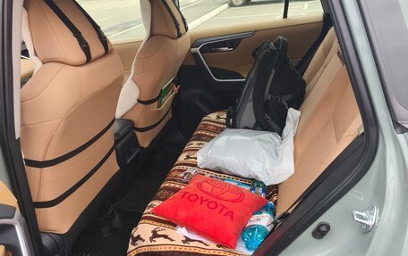 Toyota RAV4, 2022 год, 4 000 000 рублей, 4 фотография