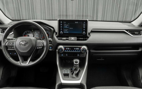 Toyota RAV4, 2020 год, 3 280 000 рублей, 10 фотография