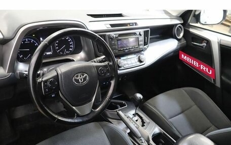 Toyota RAV4, 2018 год, 2 450 000 рублей, 6 фотография