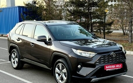 Toyota RAV4, 2020 год, 3 450 000 рублей, 4 фотография