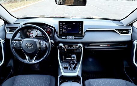 Toyota RAV4, 2020 год, 3 450 000 рублей, 23 фотография