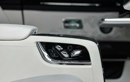 Rolls-Royce Cullinan, 2025 год, 79 000 000 рублей, 27 фотография