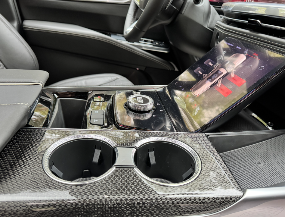 Cadillac Escalade V, 2025 год, 27 300 000 рублей, 5 фотография