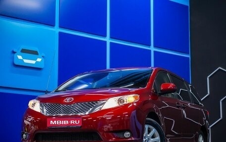 Toyota Sienna III, 2010 год, 1 500 000 рублей, 1 фотография