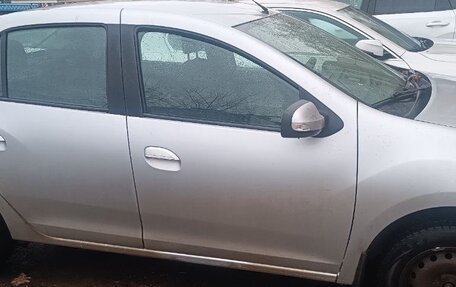 Renault Logan II, 2015 год, 650 000 рублей, 3 фотография